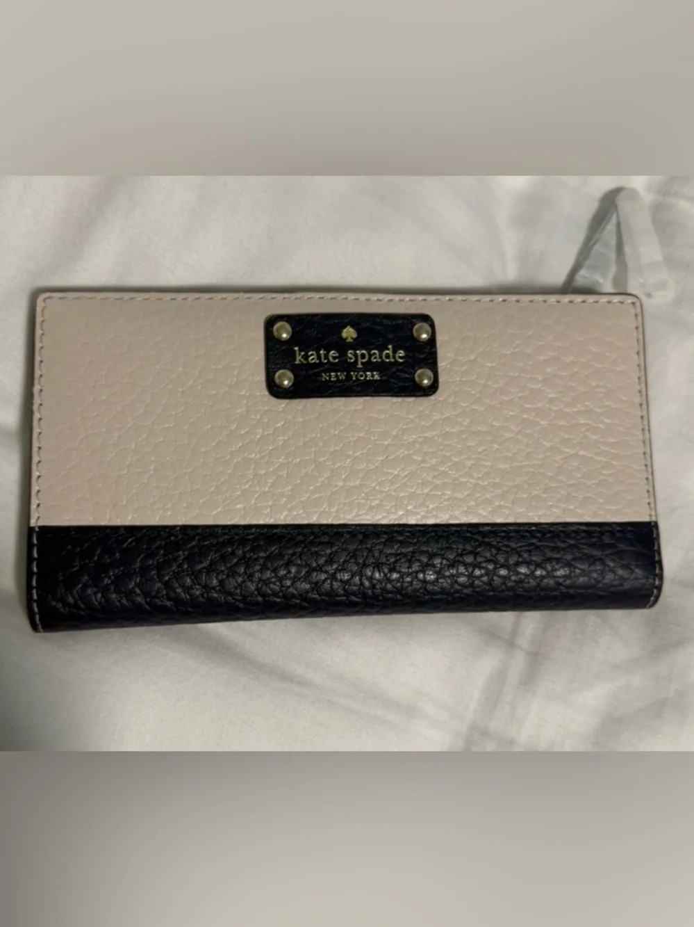 Kate Spade wallet “Stacy Bay Street” Navy and Cream pebbled Leather. NWT